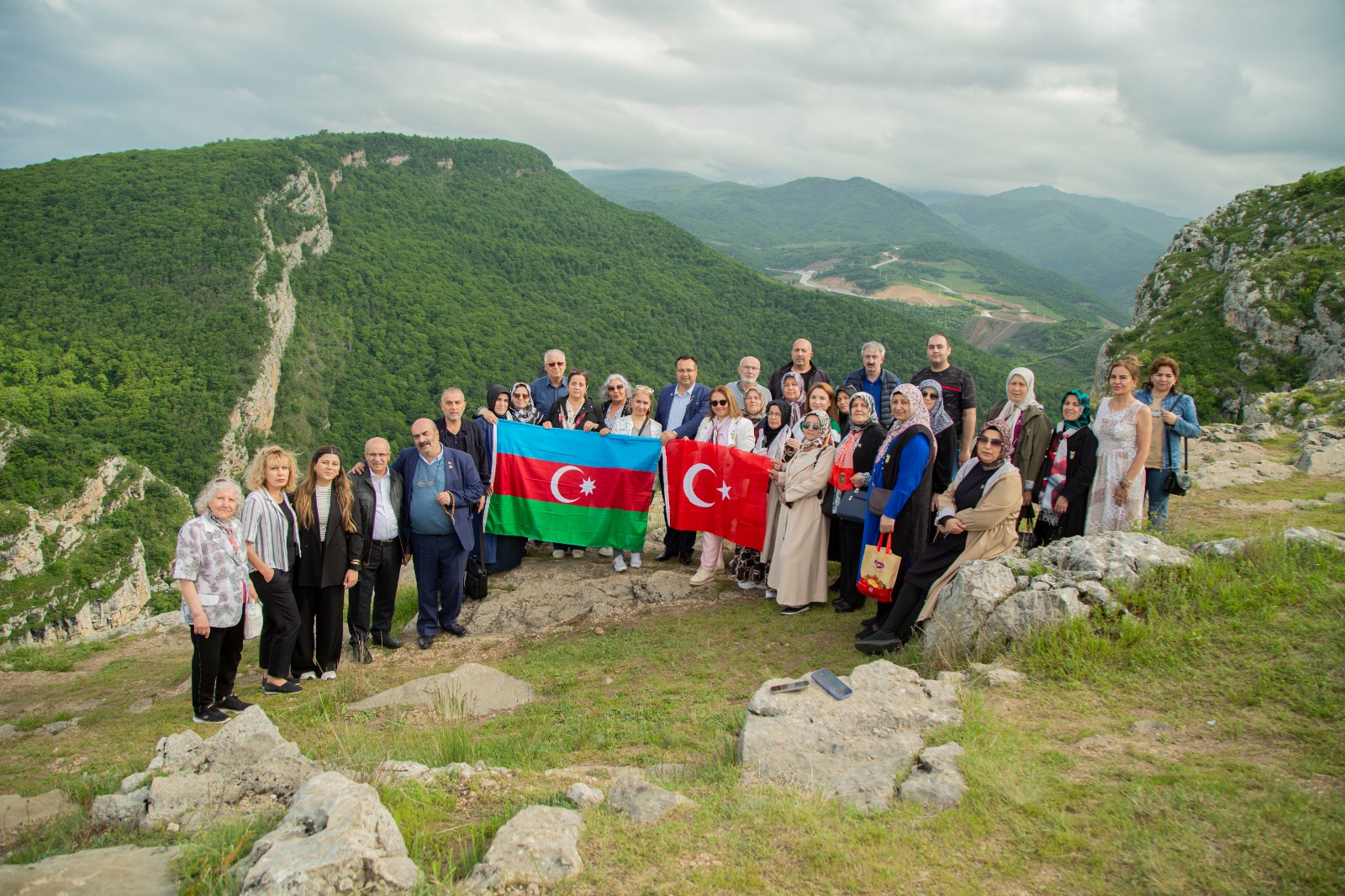 “YAŞAT” Fondu və TÜİB-in birgə təşkilatçılığı ilə Türkiyənin Bursa və Ankara şəhərlərindən 28 şəhid ailəsi üzvü Azərbaycana səfər edib